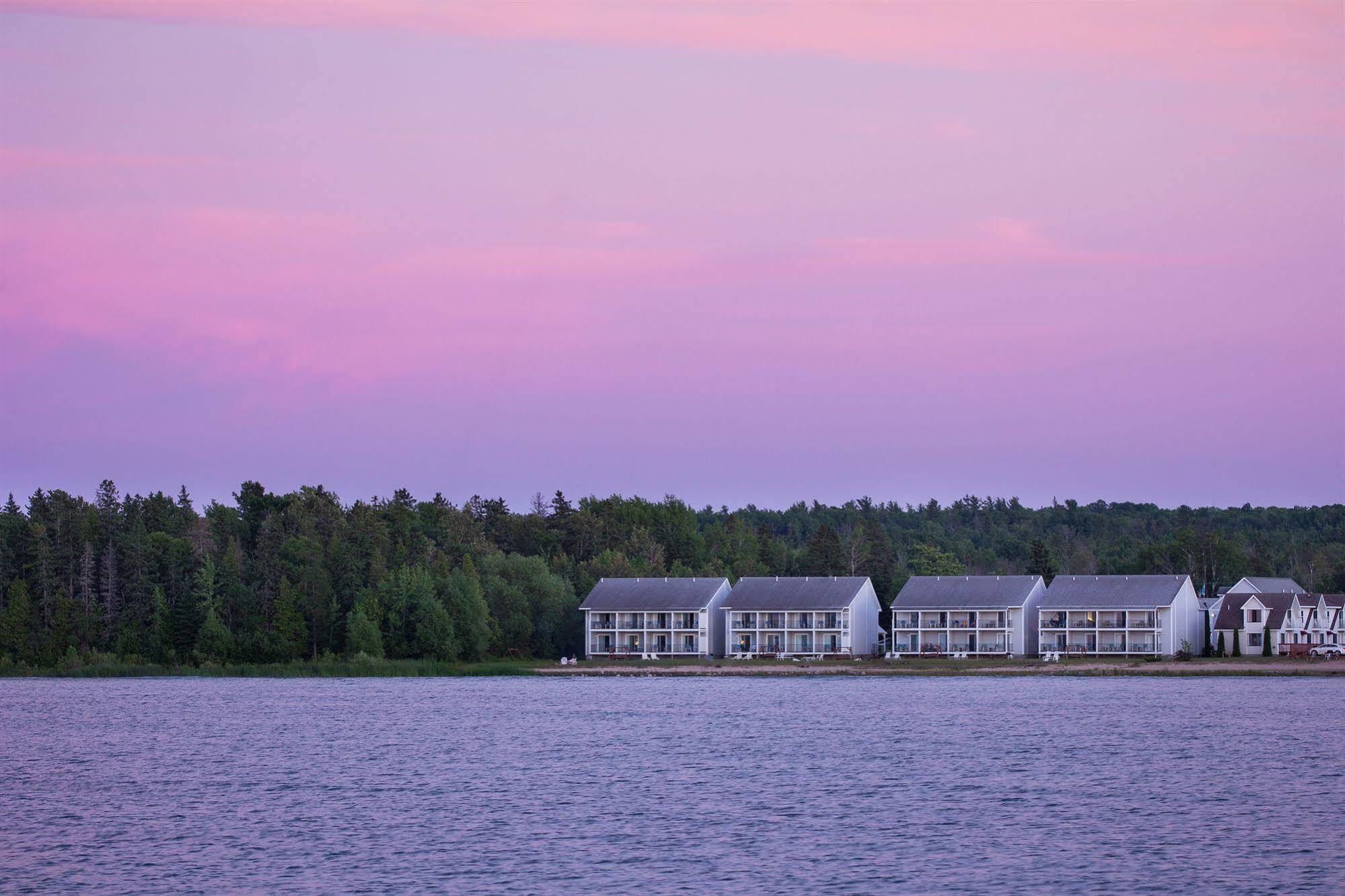 Clearwater Lakeshore Motel Mackinaw City Buitenkant foto